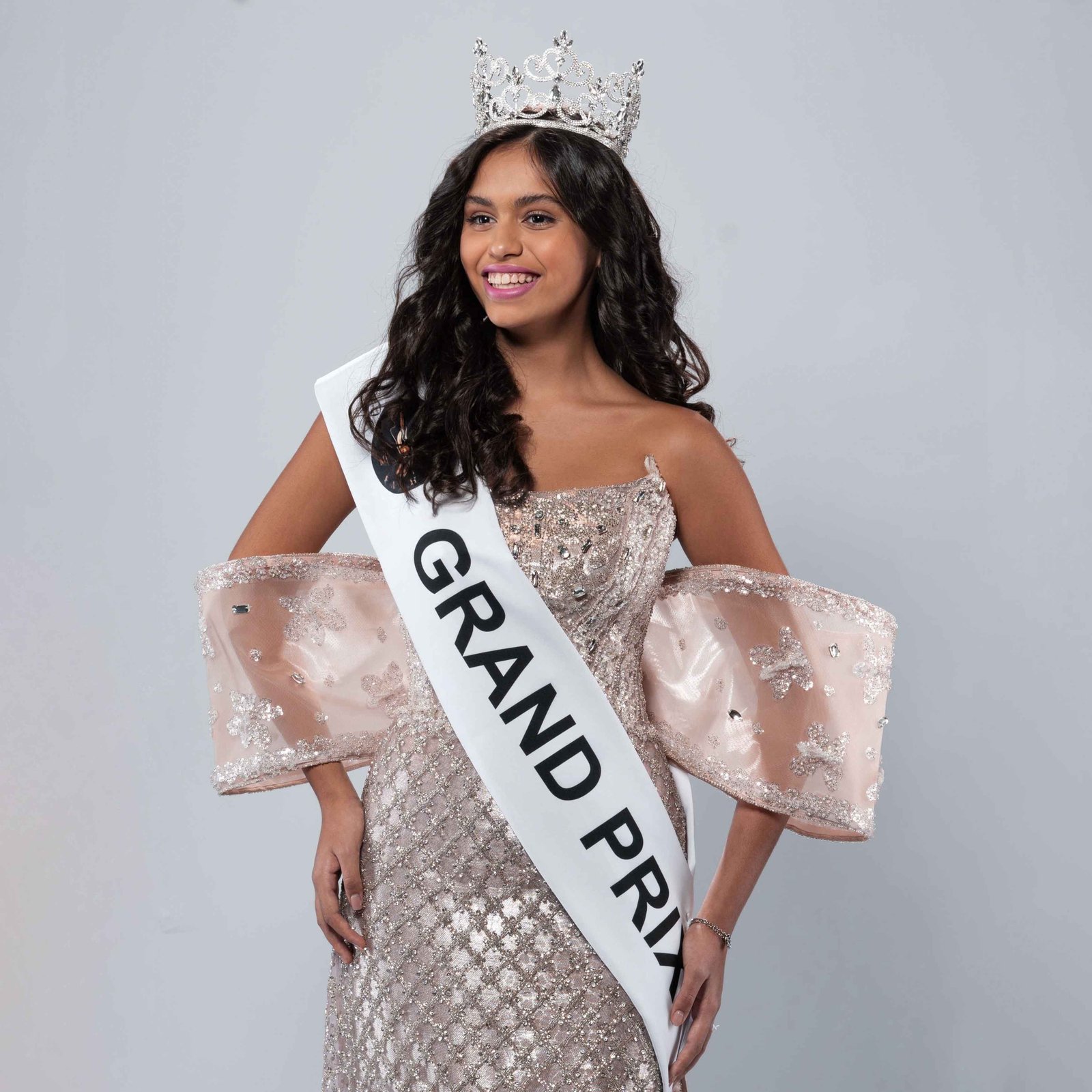 Kamilla Mammadzade won the GRAND PRIX award at the global Miss Union project in Dubai